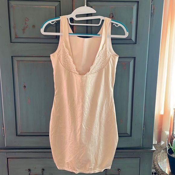 ๐  Maidenform Shape Wear ๐ - Picture 1 of 8